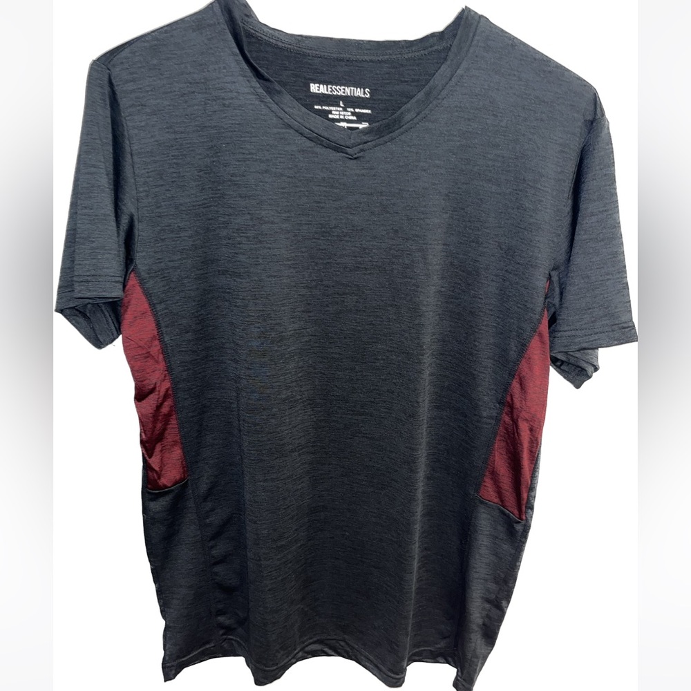 Real essentials men’s athletic T-shirt size Large